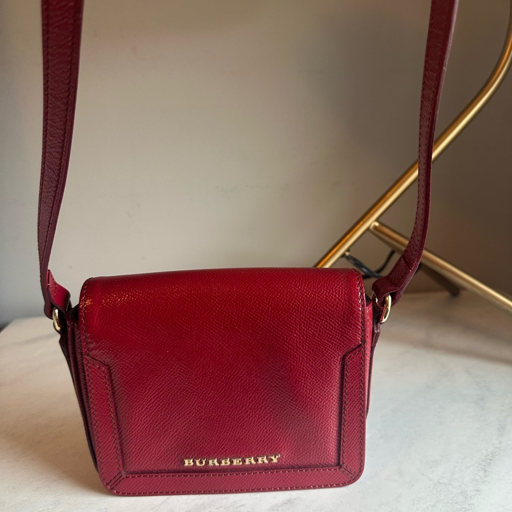 Burberry Red Crossbody Bag with Elegant Design